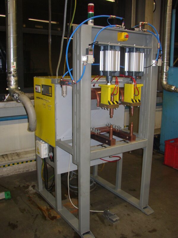 Zgrzewarka dwupunktowa ZPS-200 o mocy 200kVA - obrazek 2